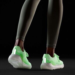 Lululemon Womens Beyondfeel Running Shoe 10
Green Freeze / Light Vapor / White
